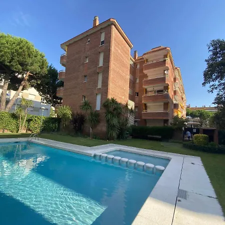 Antillas Piscina Y Terraza Playa Fenals 4pax *