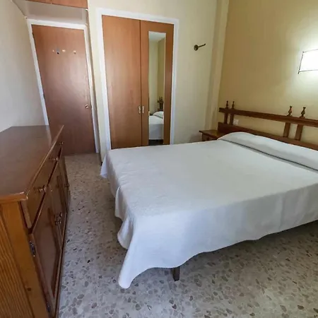 Antillas Piscina Y Terraza Playa Fenals 4pax