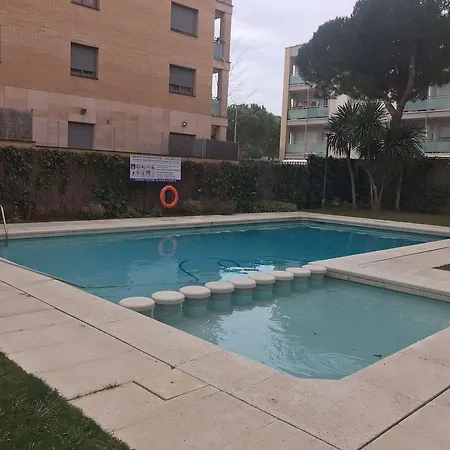 Antillas Piscina Y Terraza Playa Fenals 4pax