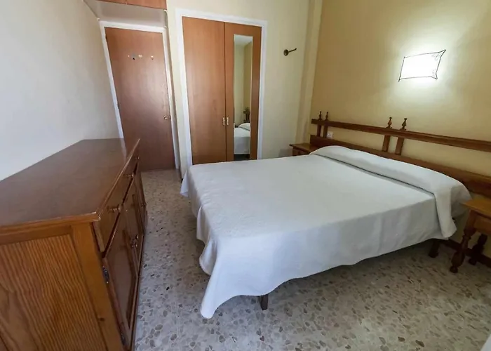 Antillas Piscina Y Terraza Playa Fenals 4pax