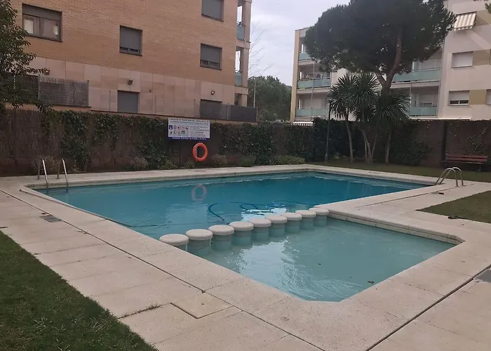 Antillas Piscina Y Terraza Playa Fenals 4pax